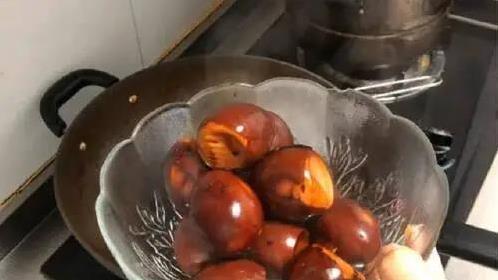 煮鸡蛋加瓶啤酒，20分钟变卤蛋神器，全家抢着吃？