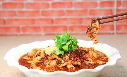 家常水煮肉片这样做，肉嫩汤辣全家夸，热油一浇香翻天