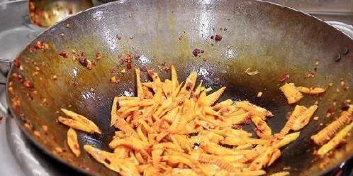 家常水煮肉片这样做，肉嫩汤辣全家夸，热油一浇香翻天