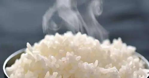 家常米饭总不香？饭店秘方简单3招，蒸出粒粒分明好口感