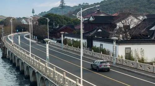 12.78万入手领克01，八周年钜惠来袭，能否秒杀同级车？