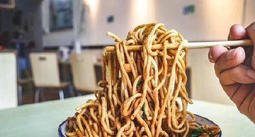 热干面香飘武汉街头，却难出湖北，原因竟有5个？