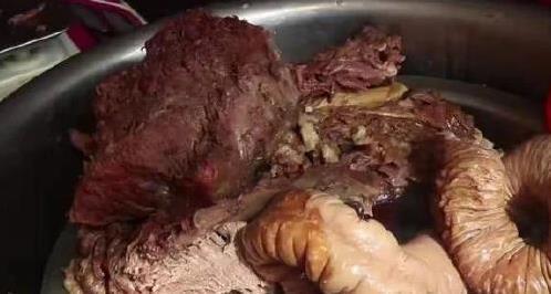 山东驴肉店火爆全城，3小时卖7000块，秘方为何让食客抢疯？
