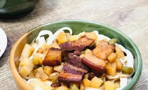 河北小店只开半天，腌肉炒饼香翻全城，想吃却得拼运气？