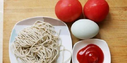 10分钟搞定西红柿鸡蛋盖浇面，汤汁酸甜入味，一碗不够吃？