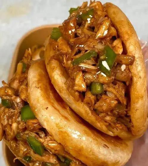 深夜肚子咕咕叫？手抓饼肉夹馍5分钟搞定，香到邻居敲门