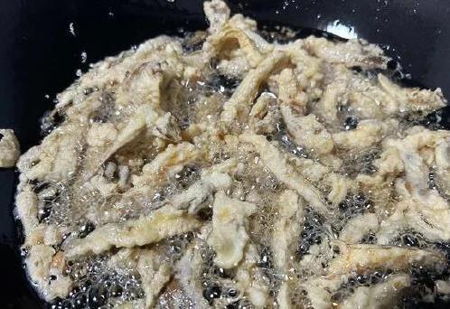 孩子抢着吃炸蘑菇，面糊配方有讲究，3招做出外酥里嫩