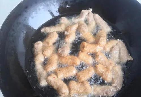 邻居送小鱼小虾，我做成甜不辣，火锅吃到爽翻天