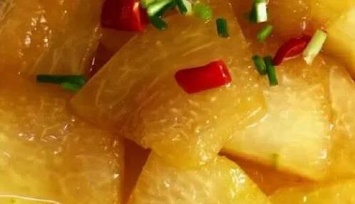 老婆婆一盘冬瓜宴惊艳全村，素食馆冷清却翻盘，秘诀藏在哪？