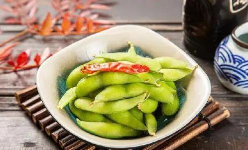 毛豆总发黄没味道？学会这3招，煮出翠绿喷香的夜市味