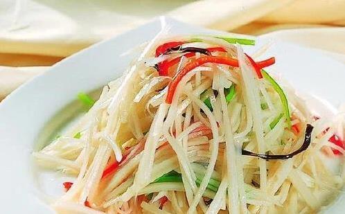 5块钱搞定全家饭，白萝卜土豆新做法，端上桌秒光盘？
