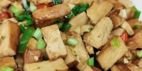 小时候的红烧豆腐香，跑遍菜市场难找回，家常做法有啥秘诀？