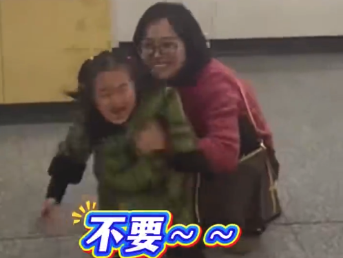 小孩姐和好友分别上演苦情剧 悲壮程度堪比“燕子没有你我怎么活”