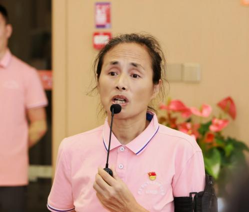 少年们被献血500次的阿姨圈粉了 传递温暖与希望