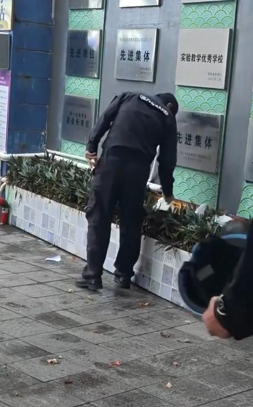 日照一学院保安追打学生?校方回应