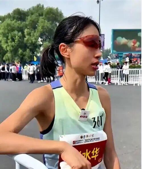 最快女護(hù)士張水華被醫(yī)院處分 違規(guī)兼職與虛假調(diào)休惹爭議