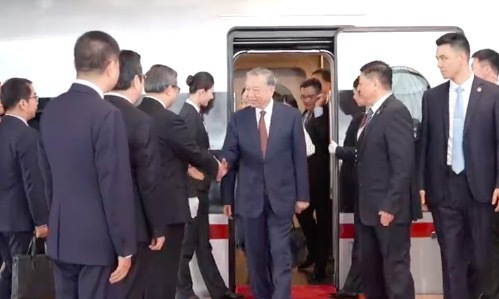 苏林访华将乘坐总计12小时高铁 苏林助理称希望越南也有复兴号