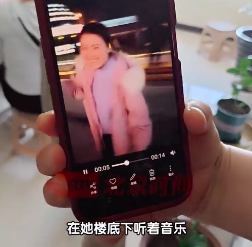 西安被害女护士母亲整天以泪洗面 看女儿生前视频失声痛哭
