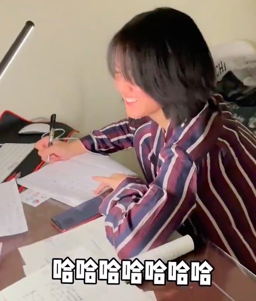 李勒优群里的人为崔晋妈妈发声:两人是双向救赎