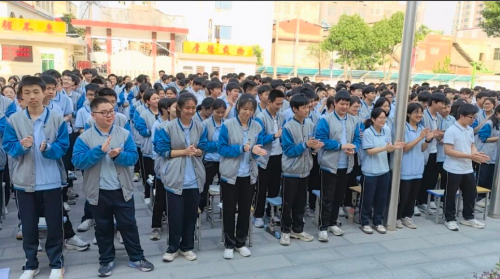 聚焦当下释焦虑 轻装逐梦赴中考—吉易和家庭教育首席专家朱其荣为初三学子注入考前能量