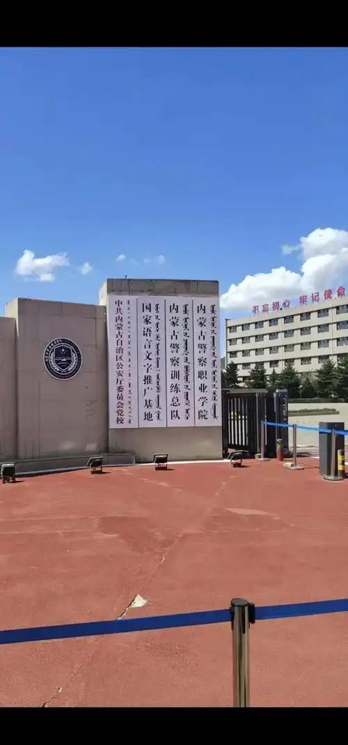 毕业=失业？别被985骗了！双非院校就业率碾压名校，工资还更高！