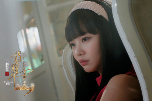 新加坡年度大戏《小娘惹之翡翠山》播出 黄暄婷演绎反派进化论