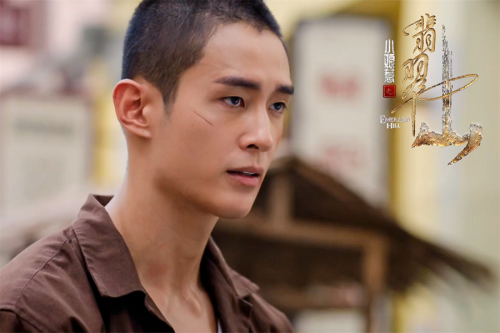 《小娘惹之翡翠山》“拳头硬汉”邓伟徳演绎拳头下的生存法则与真心守护