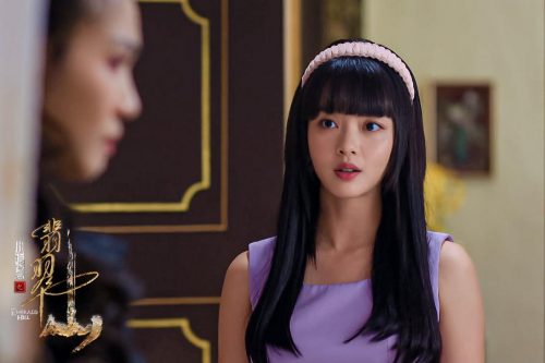 《小娘惹之翡翠山》热播 黄暄婷成恶女面具下的清醒者