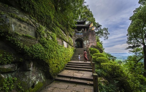 《打卡巴渝美景》之览钓鱼城胜景、抢合川好货