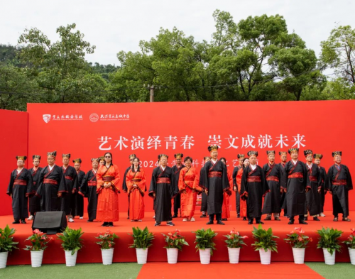 青春点燃梦想，崇文成就未来---崇文外国语学校举办高三学子成人仪式