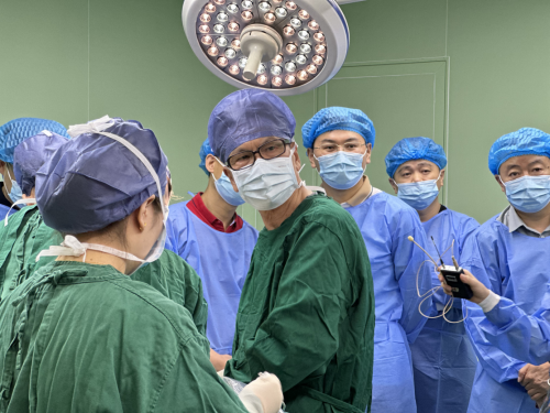 两连台隆胸手术直播！福州海峡沸腾沟隆胸术全网实时教学