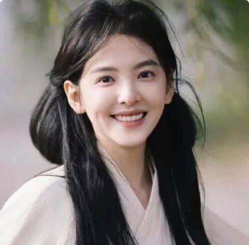 一向“艳压”别人的殷桃，这一次，被章若楠“狠狠”上了一课