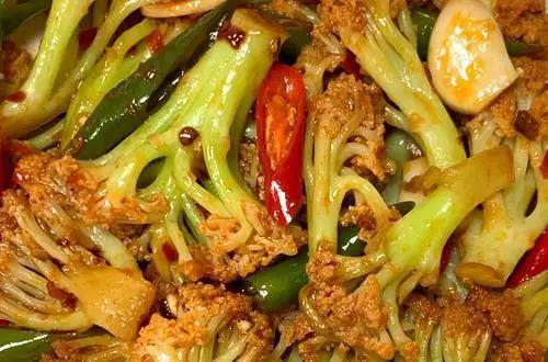 花菜怎么做味道更赞，试试这3种做法，鲜香入味，炒一大盘不够吃