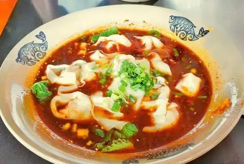 重庆人吃什么？三餐不离火锅？