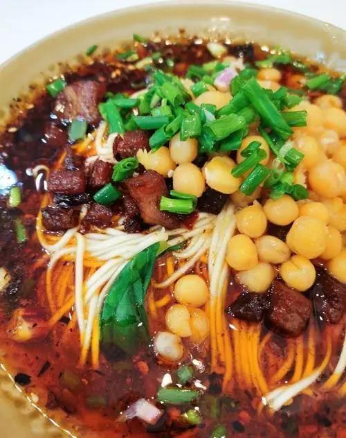 重庆人吃什么？三餐不离火锅？