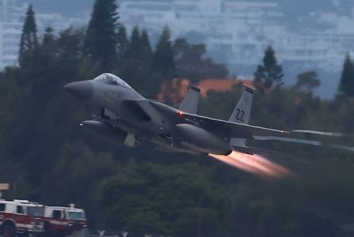 驻日美军首批F-15从冲绳启程返回美国