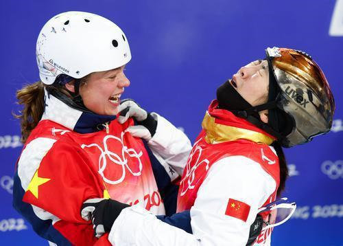 海外网评：中美运动员友好互动体现奥林匹克精神