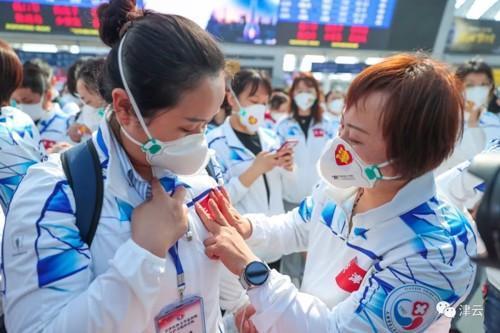 援沪医疗队总人数约万人 部分已入驻方舱医院