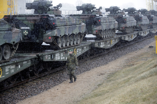 德国联邦议院通过决议向乌克兰提供重型武器