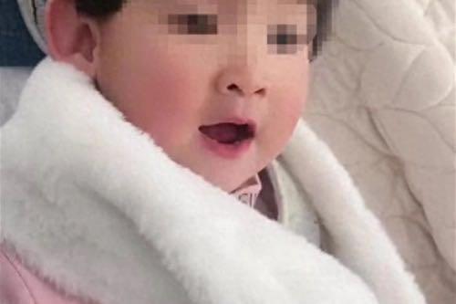 3歲女童被虐致死案二審開庭 生父上訴求輕判