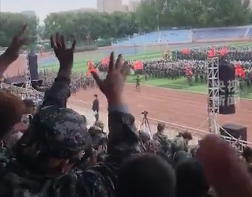 感动！障方大学生军训听障方队收获手语加油