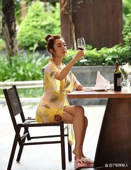 王晓晨双下巴 现场互动笑料足