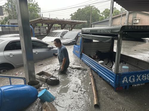 台湾花莲灾后3天仍无救援 人祸引发民怨