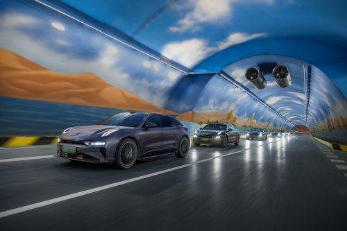 极氪001车队首穿天山胜利隧道