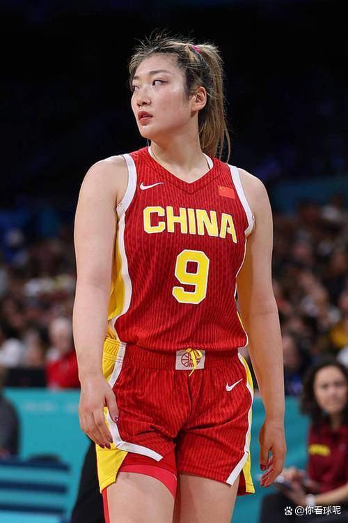 中国女篮严重断档？24岁杨舒予第二年轻 02后球员仅2人 青训危机凸显