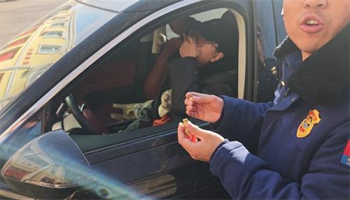 女子心脏不适将车开到消防站 信赖赢得生机