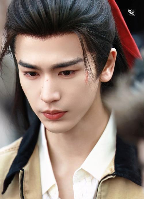 张凌赫逐玉庆功宴路透 转型“疯批美人”