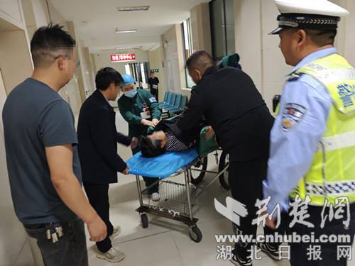 交警为脑梗患者抢下黄金救治时间