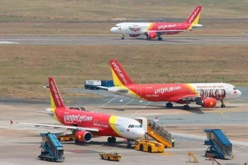 年赚555万 空姐用厕所太久被发现卖身
