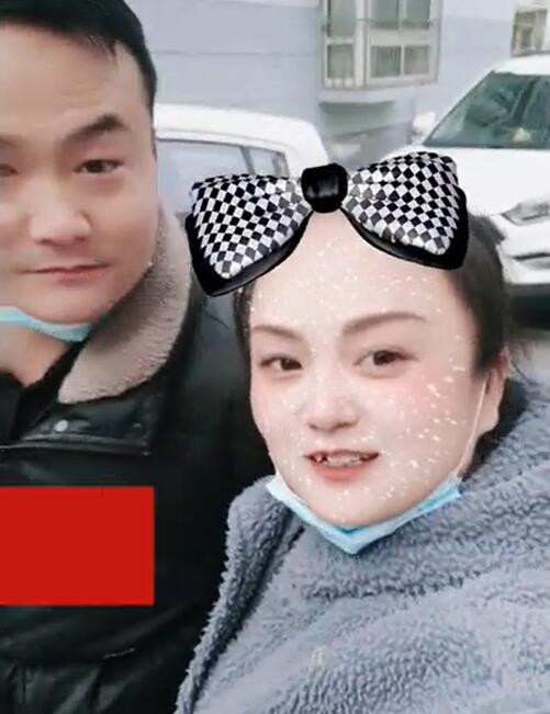 36岁男子抱上孙子 突然升级成爷爷手足无措